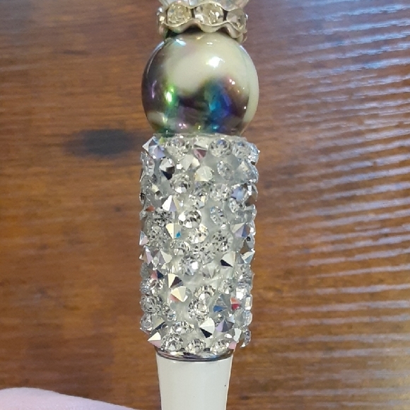 Elegant Custom Made White and Silver Beaded Pen - Picture 3 of 5